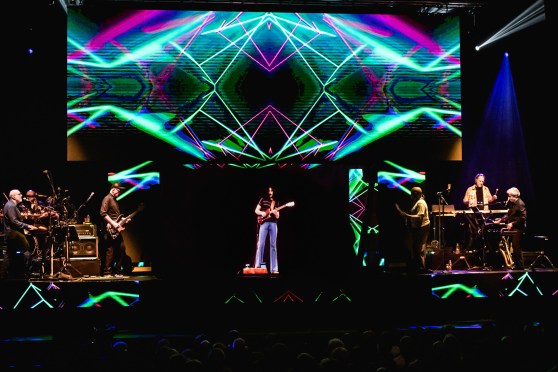 Frank-Zappa-Hologram-Tour-24